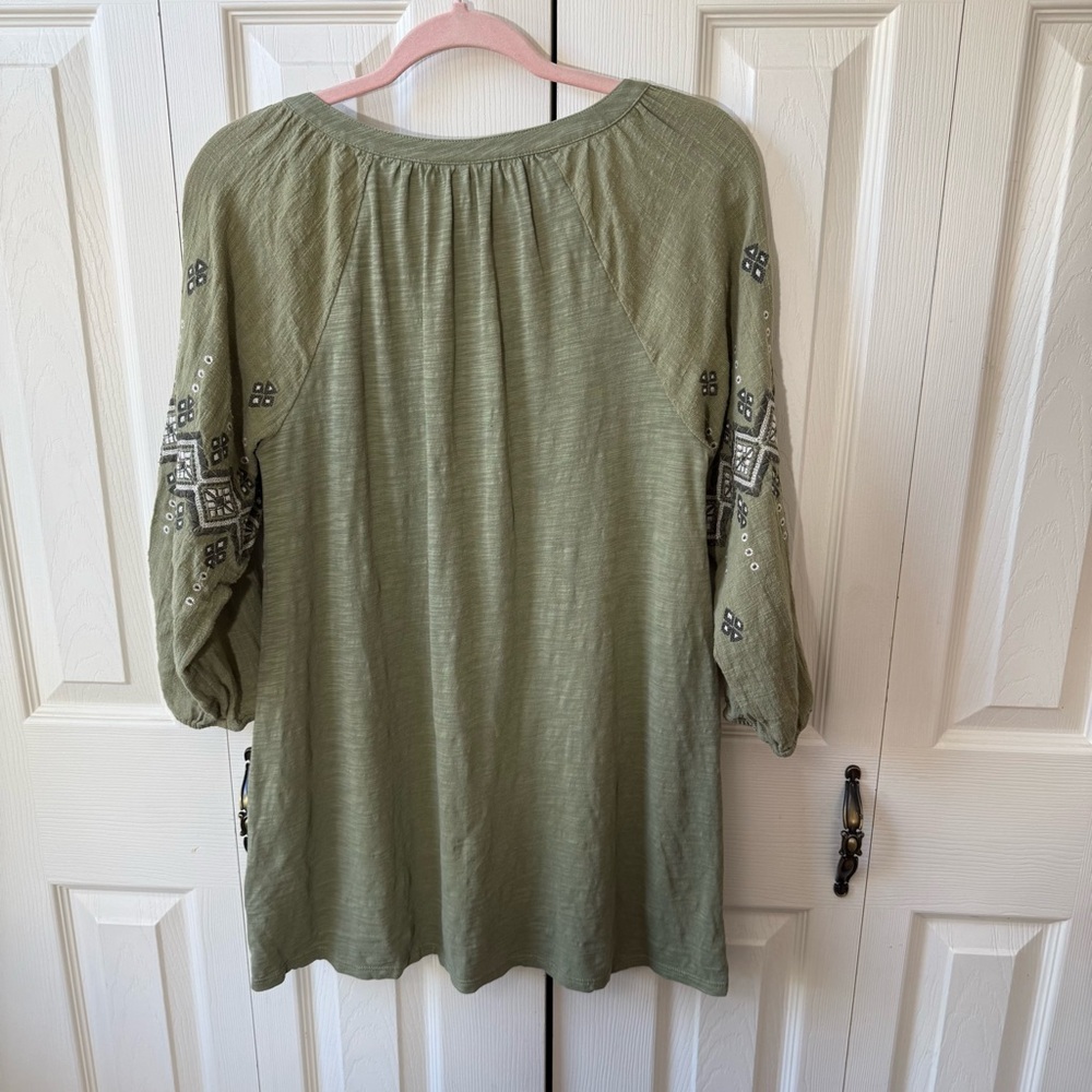 J.Jill Olive Green Boho Embroidered 3/4 Sleeve Tunic Top Tassel V-Neck Size S - Picture 9 of 11